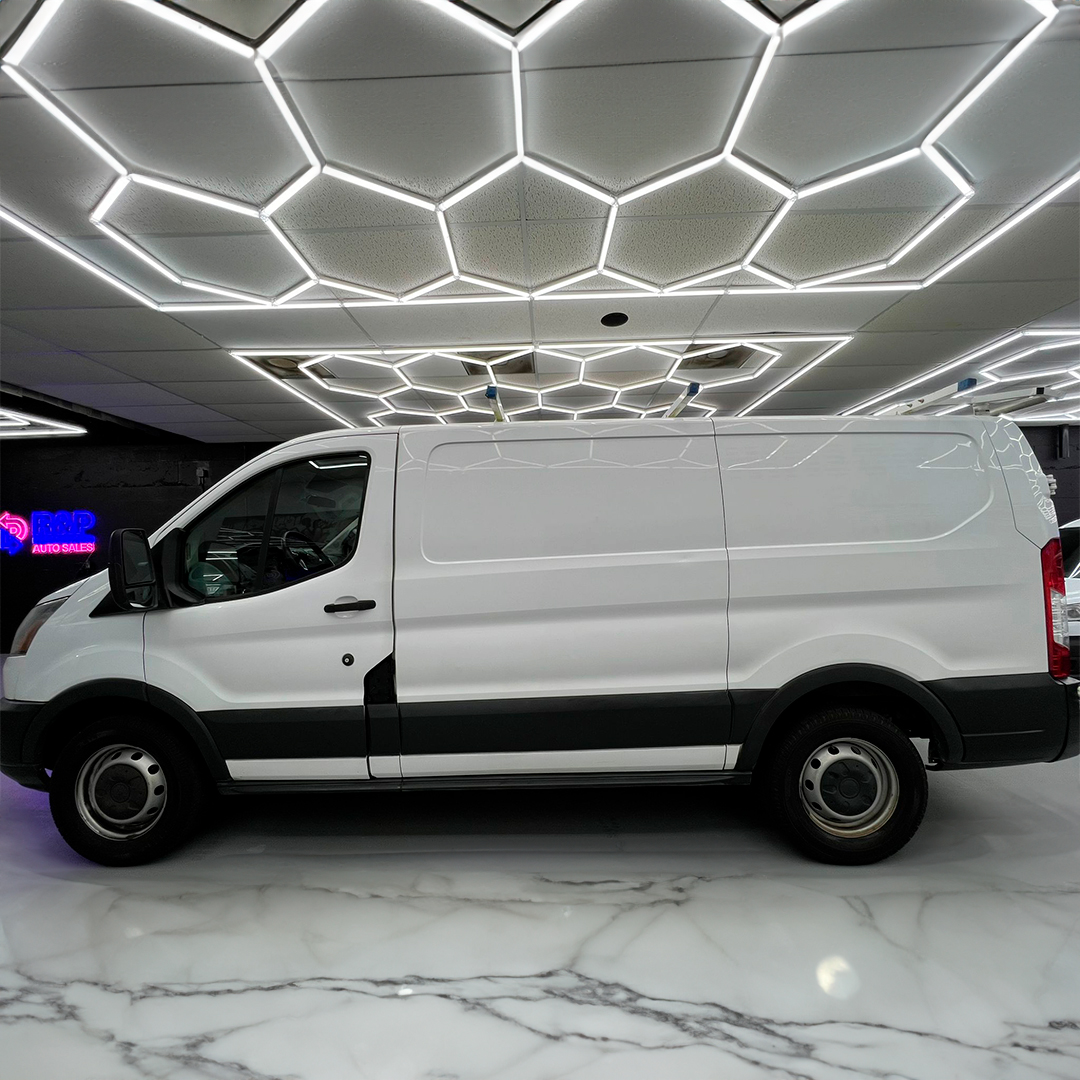 Ford Transit 150 - Imagen 3